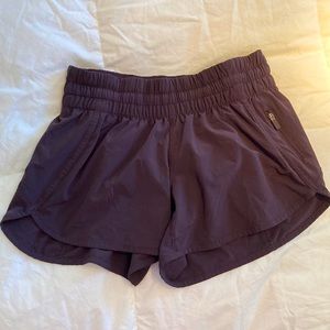 Lululemon Run Swiftly shorts - Size 6